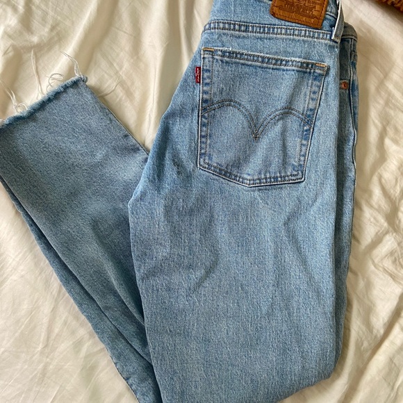 Levi’s - Picture 3 of 5